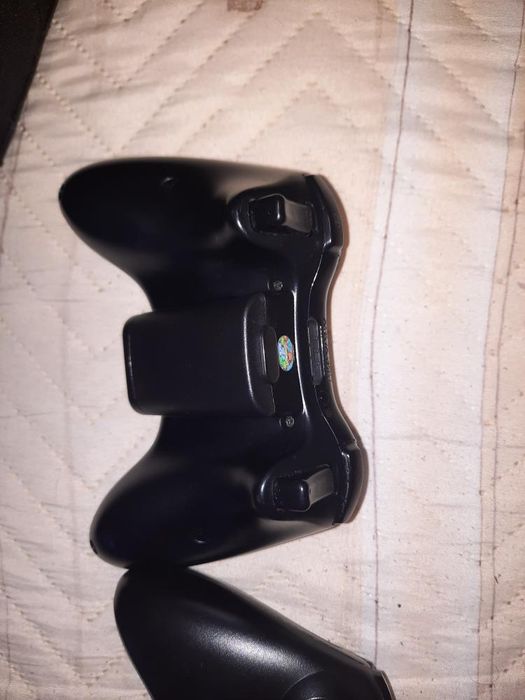 XBOX 360 Slim 500GB + 2 безжични джойстика