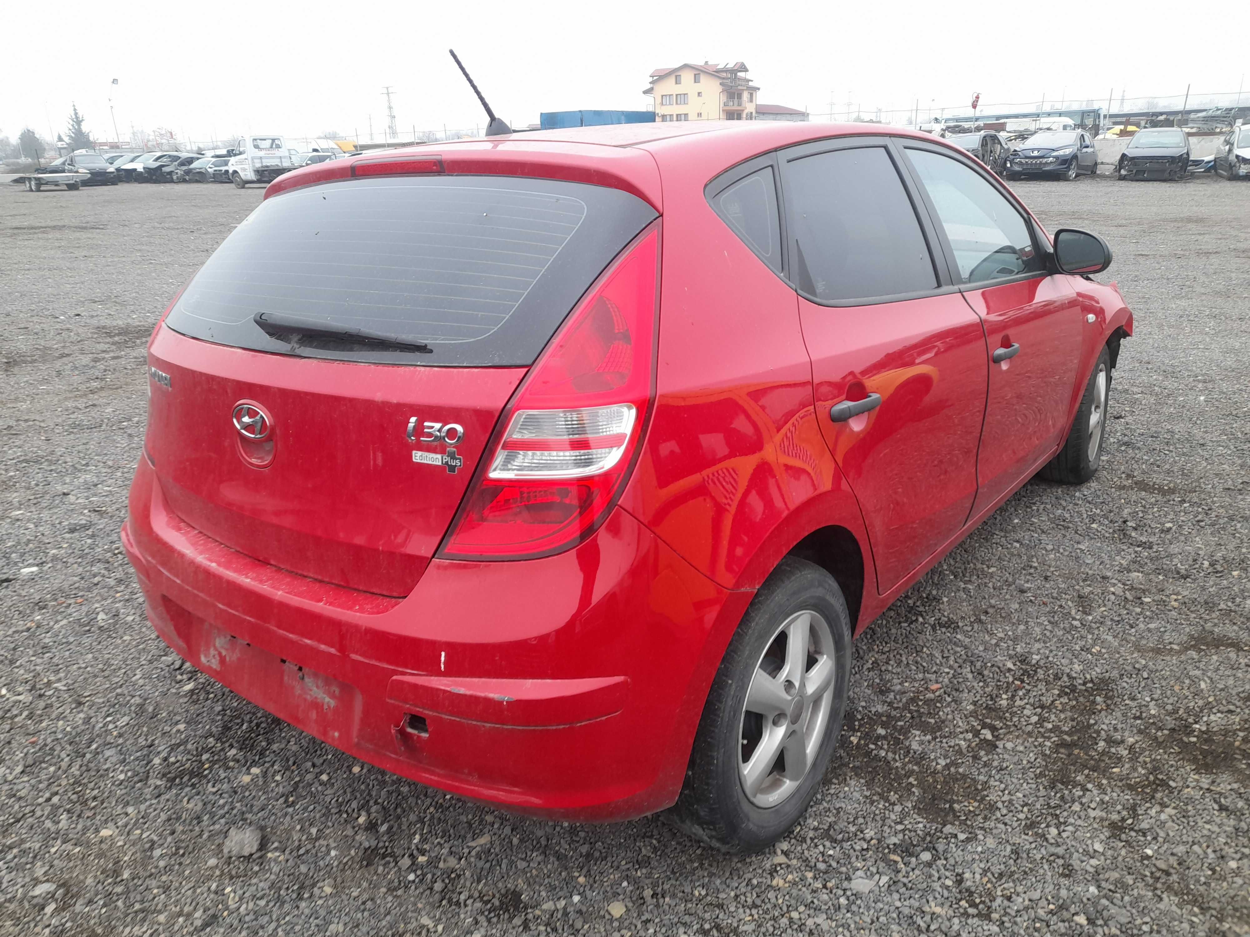 На части! Hyundai i30 1.6i