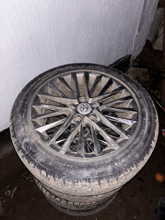 Диск с шинами камри