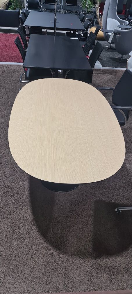 Немско офис конферентна и посетителска маса  Made in Italy оборудване