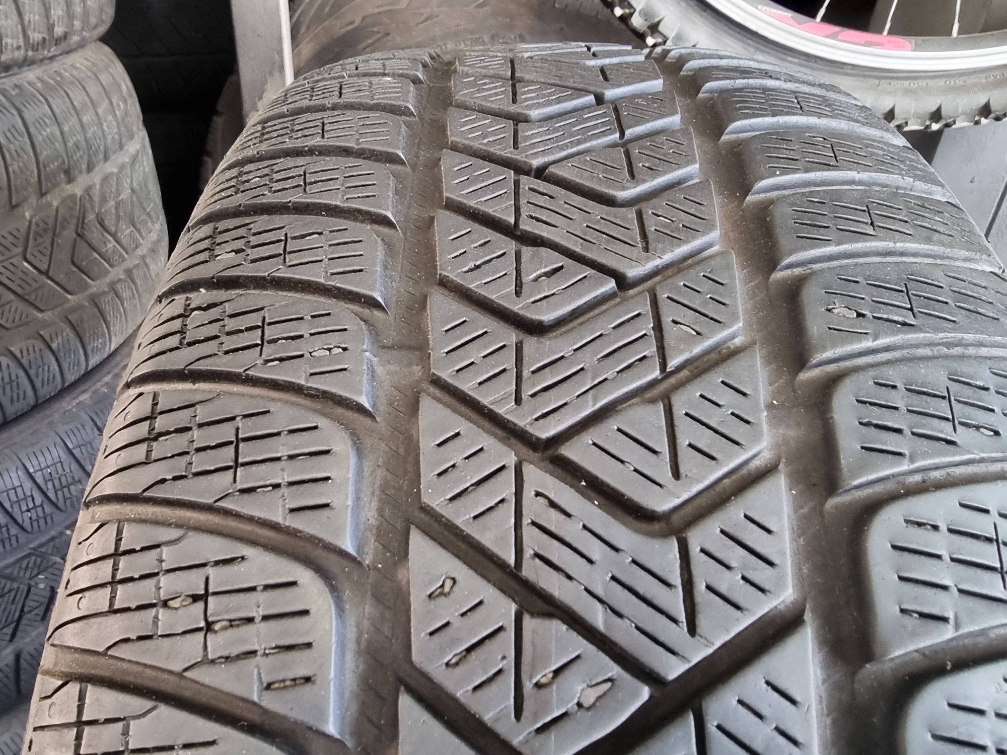 Anvelope iarna 235 60 18 pirelli dot 34/21