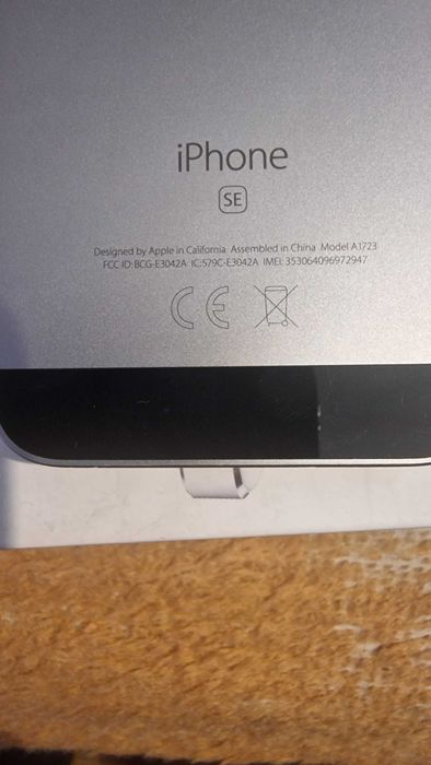 Чисто нови телефони IPhone SE