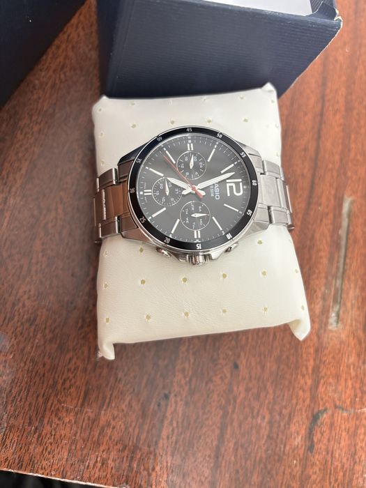 Часы CASIO  2013