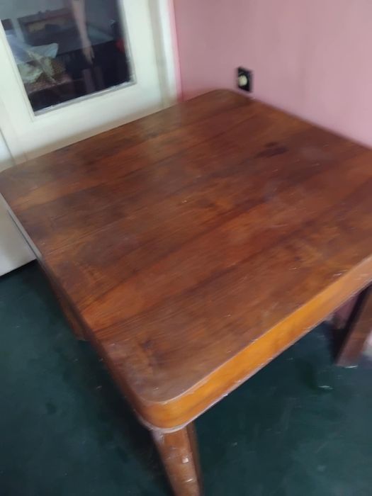 Квадратна кухненска маса