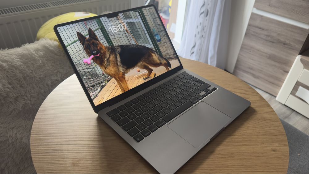 Macbook air M2 2022 8g ram 512 gb 29 cicluri incarcare