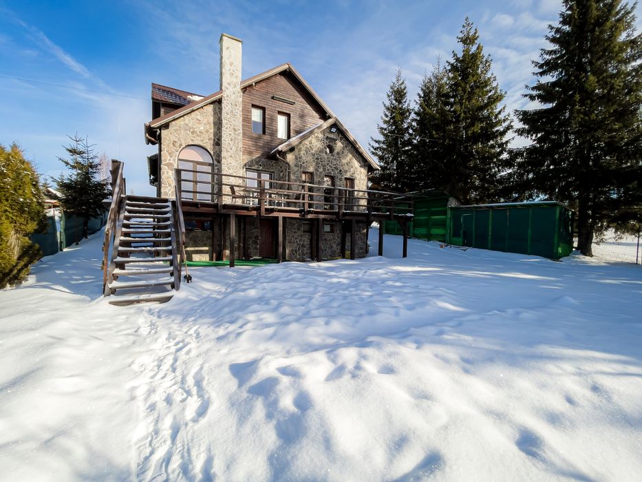 Cabana de inchiriat cu piscina ciubar si sauna Visul Muntilor Belis