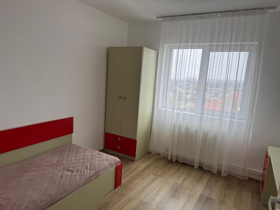 Închiriez apartament
