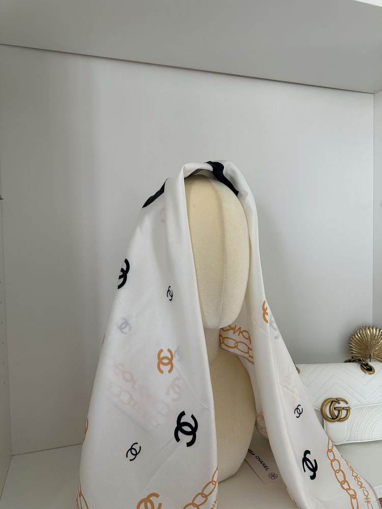 Esarfa Chanel stoc