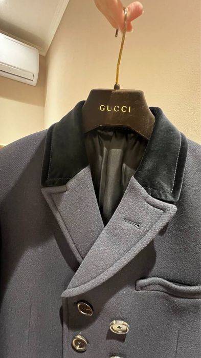Продается пальто от бренда Gucci.