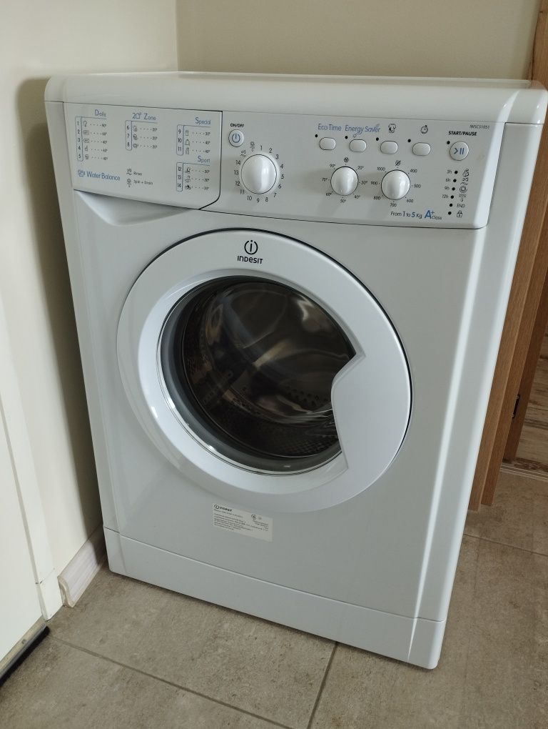 Малка пералня Indesit