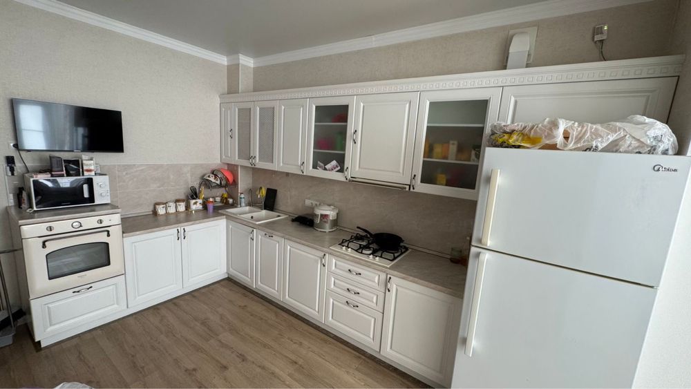 Продам кухонный гарнитур, материал мдф крашенный, в отличном состоянии