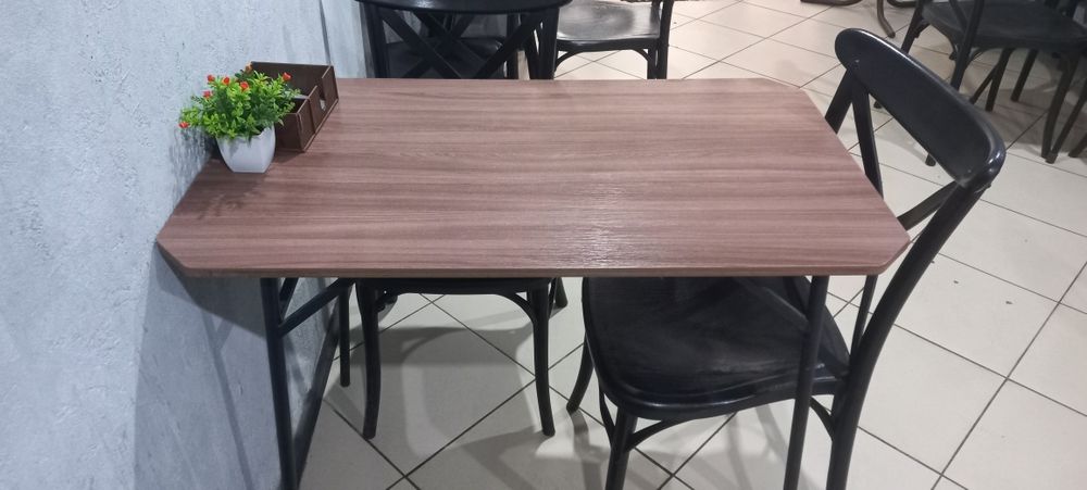 Продам Стол и стулья