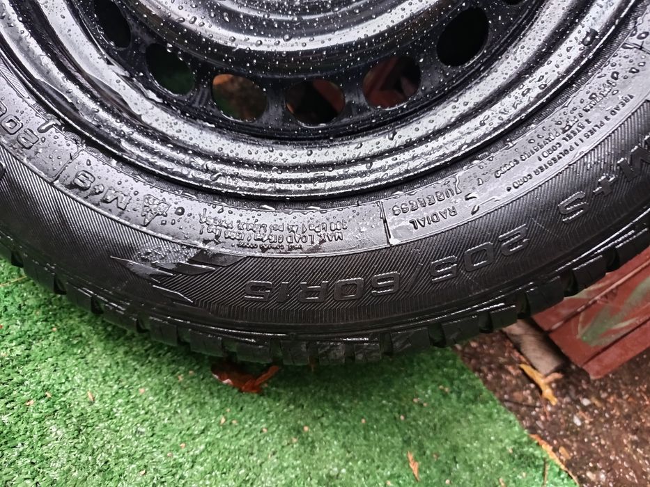 Vând cauciucuri iarna cu jante pentru BMW