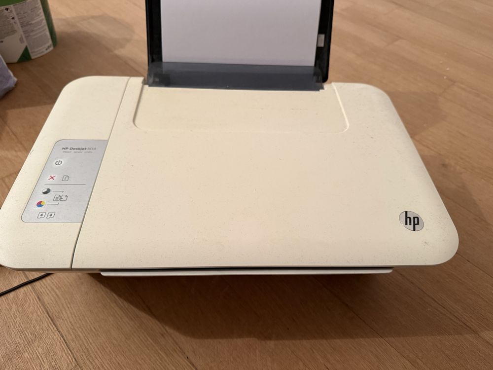 Продавам принтер и скенер HP Deskjet 1514