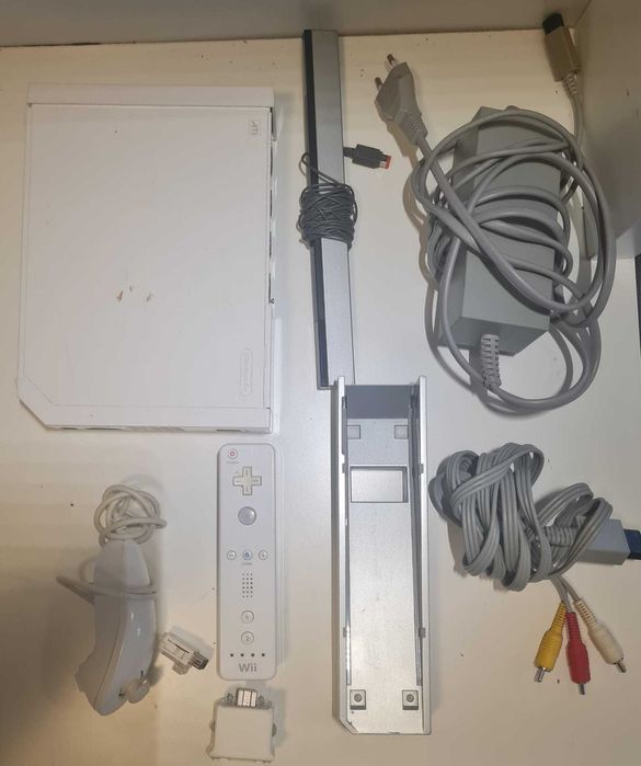 Nintendo Wii - Set complet (accesorii, consolă și cabluri)
