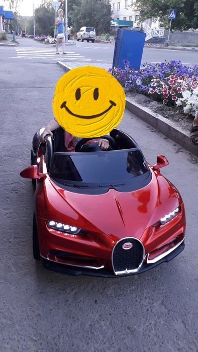 Продам детскую электромашинку Бугати