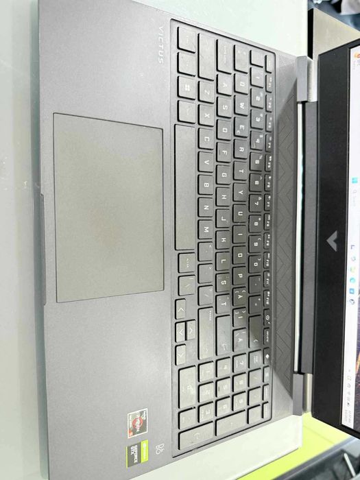 Laptop HP Victus AMD Ryzen 5 5600H  GTX 1650 4GB VRAM 8GB RAM 256SSD