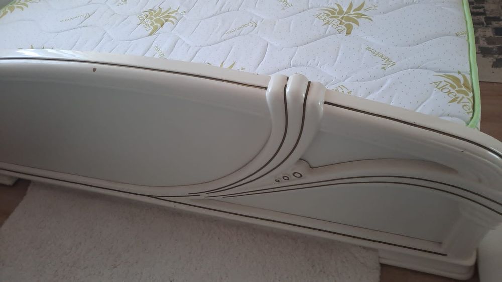 Pat dublu cu somiera si saltea