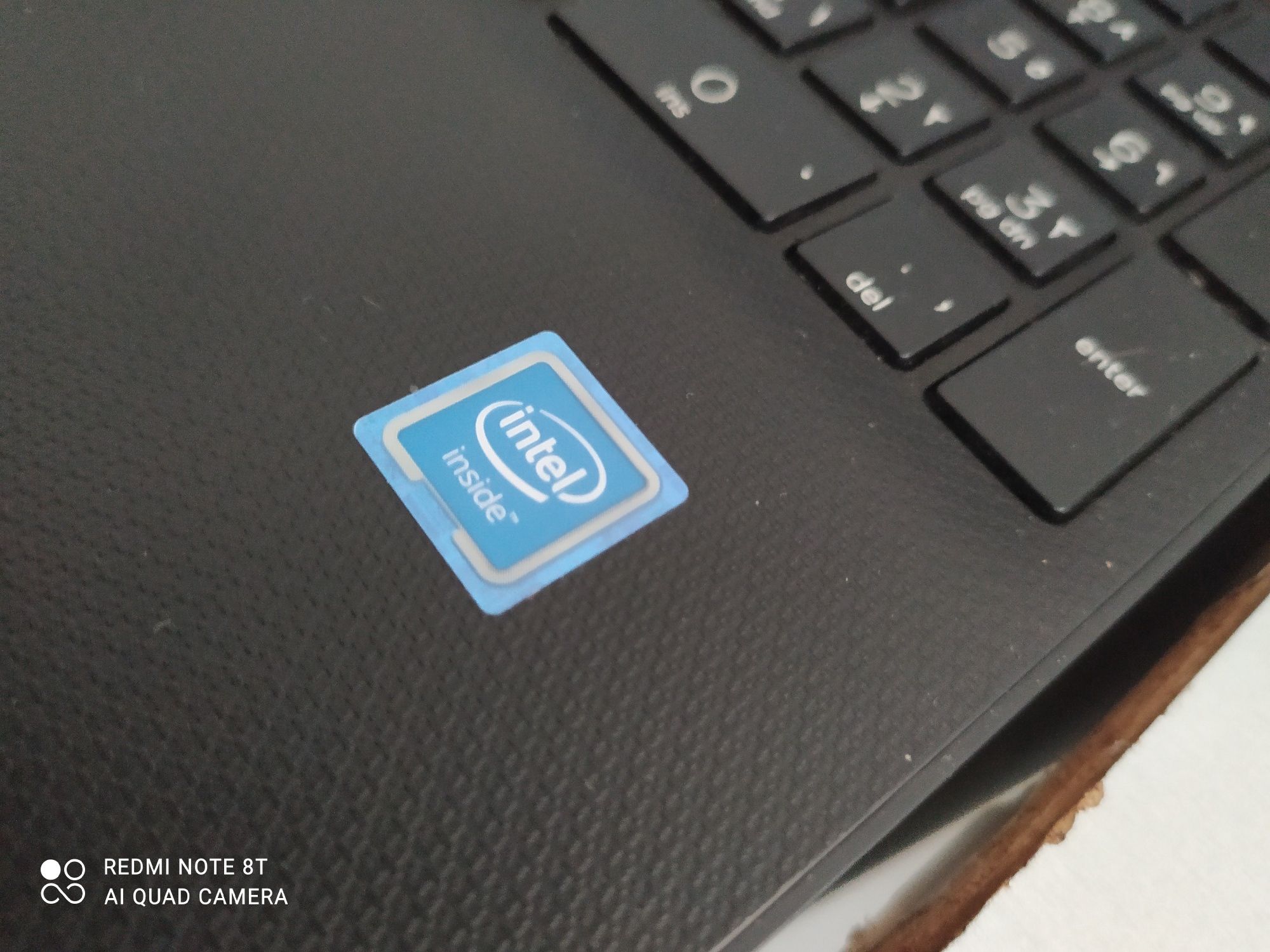 HP noutbook sotiladi Operatifka 4 GB intel insite HDD 1 TB