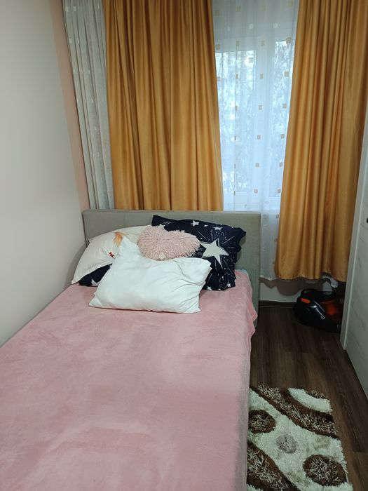 Dormitor copil cu pat și dulap