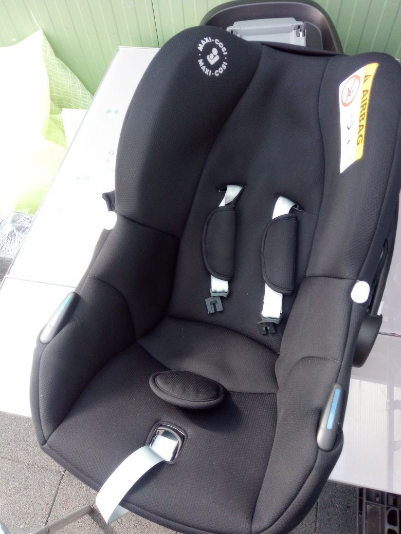 Бебешко детско столче и isofix база maxi cosi