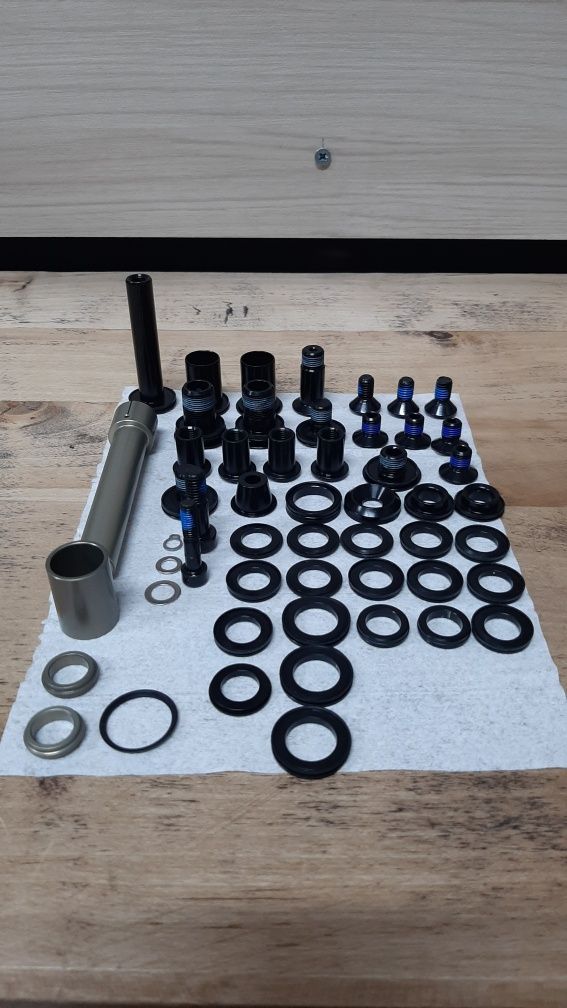 Specialized carbon bolt kit