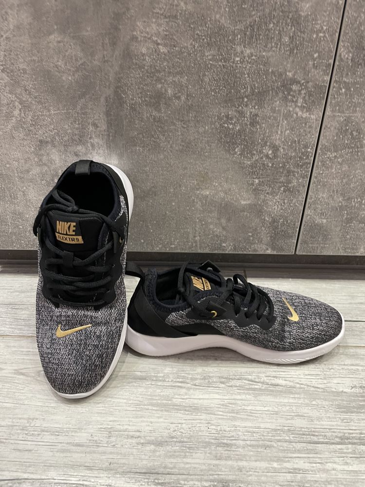 Маратонки Nike. Подходящи за тренировки в зала.