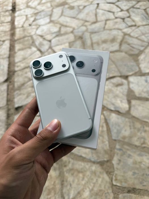 Iphone 17 pro titanium