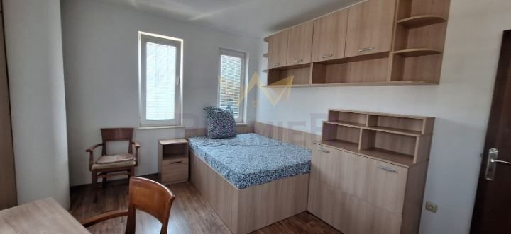 Дава се под наем Тристаен апартамент в Варна, Лятно кино Тракия - 60 кв.м за 561 € - Снимка #2