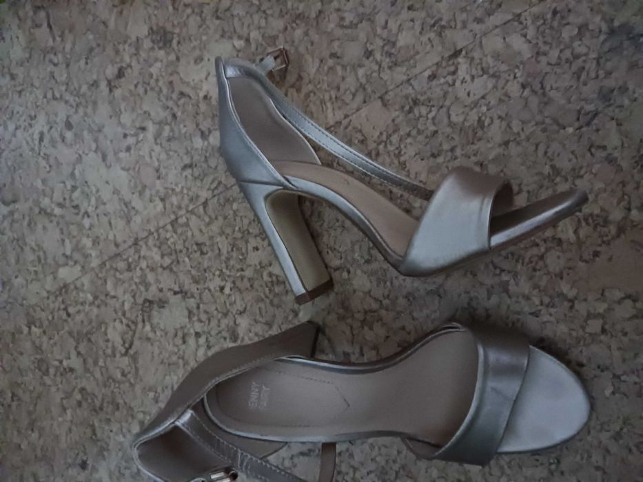 Продавам сандали маркови