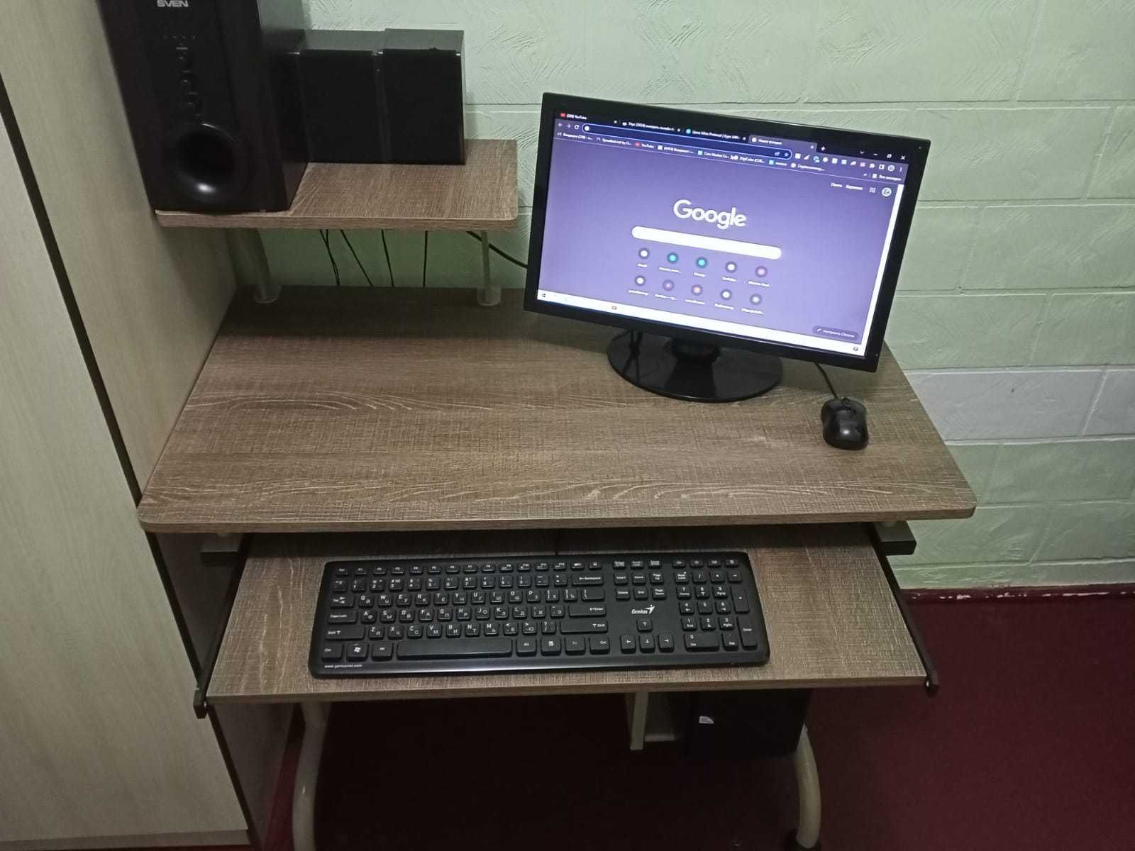 Компьютерный комплект продается вместе со столом.