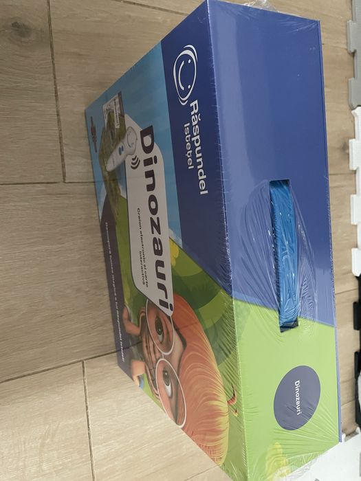 Răspundel Istețel nou , creion împreună  cu cartea dinozauri