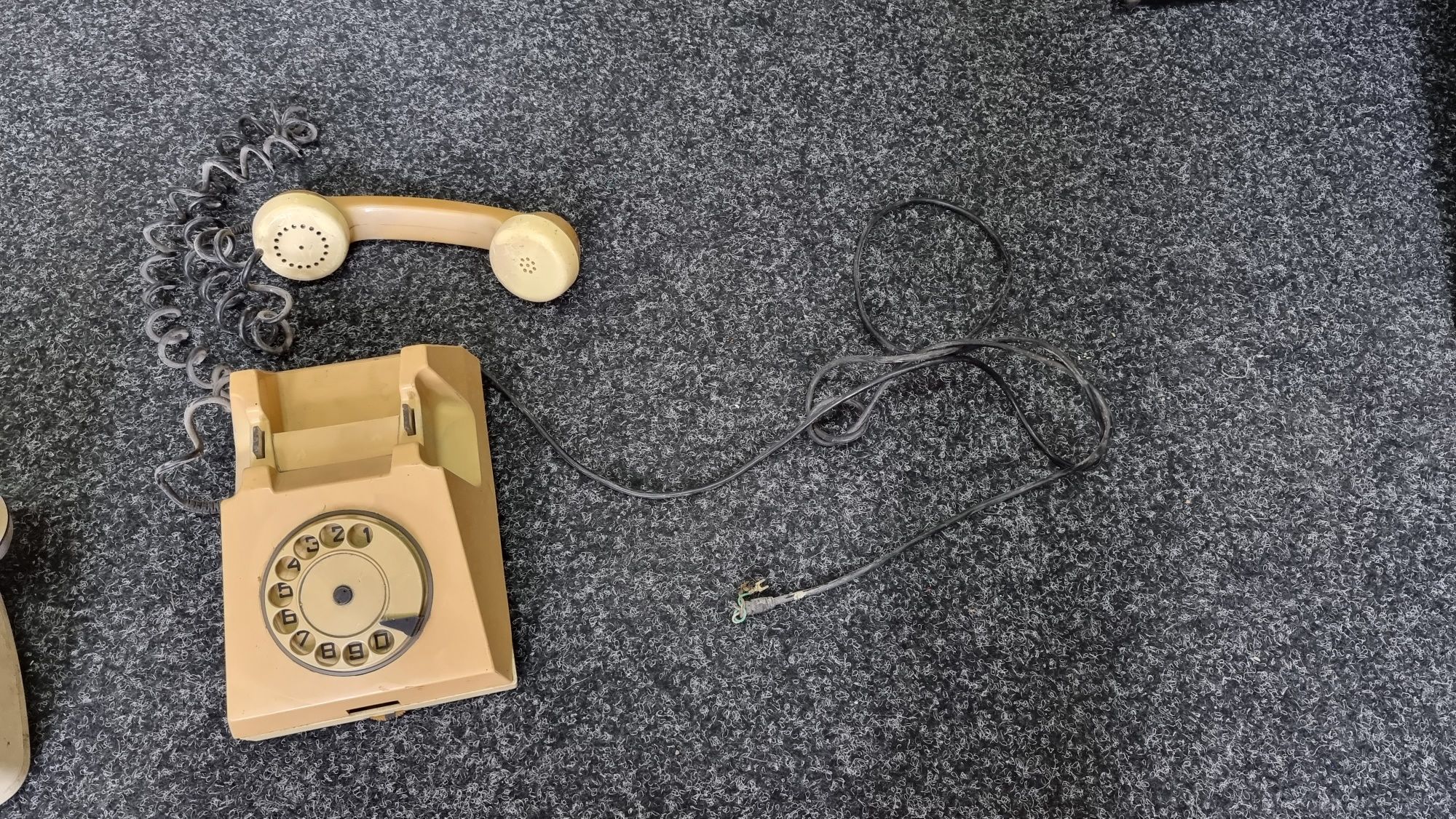 Vand  telefon vechi cu disc