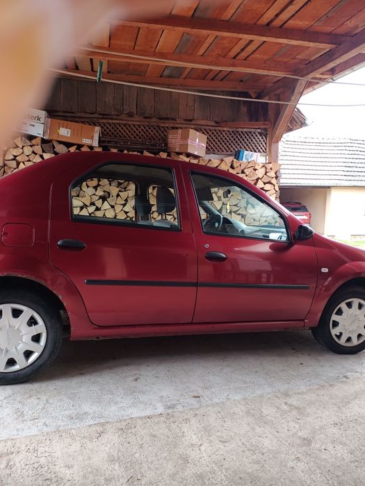 Vând Dacia Logan