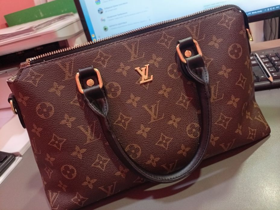 Сумка модная для девушки