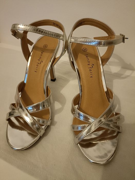 Sandale argintii, Jenny Fairy