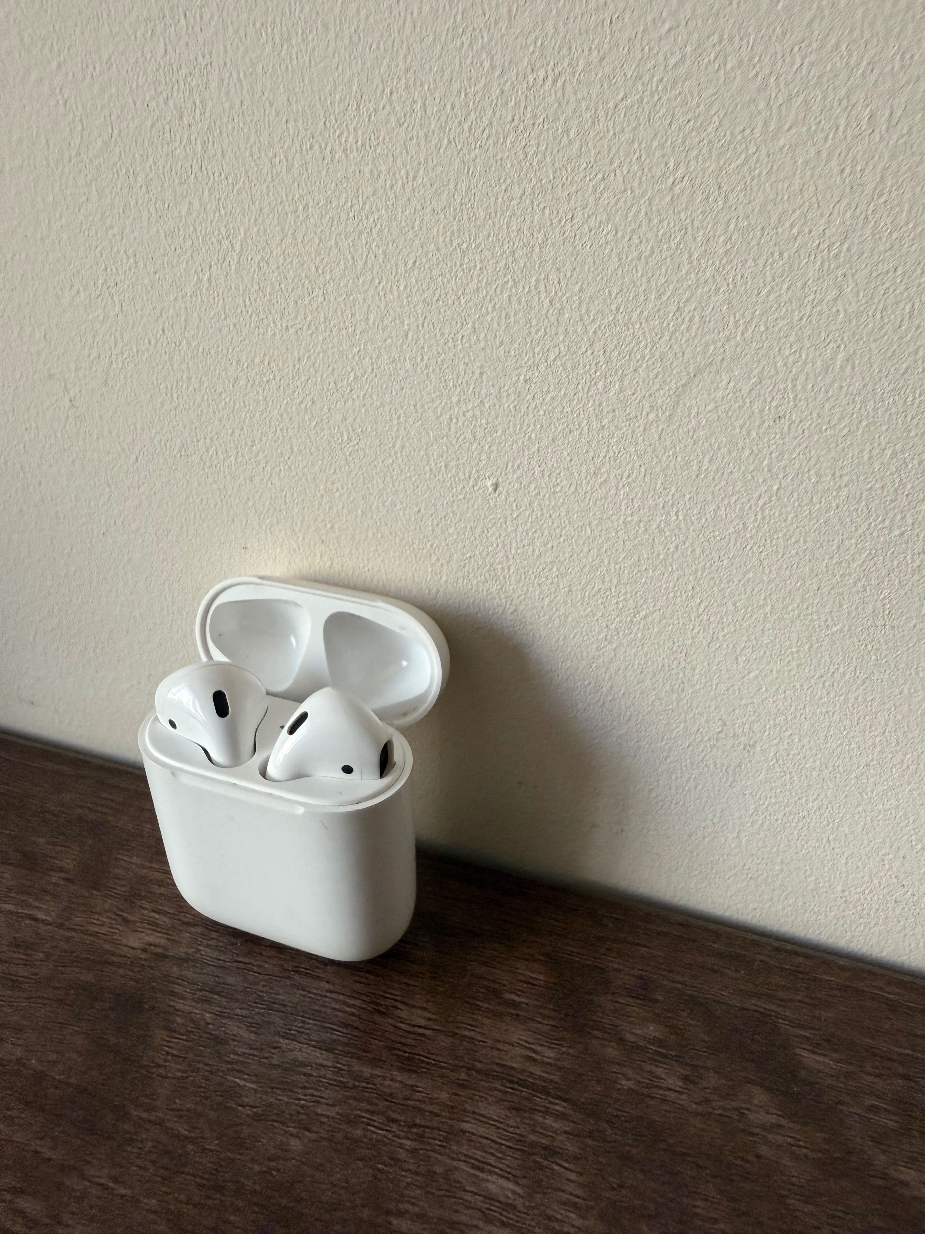 Оригинални безжични слушалки Apple Airpods