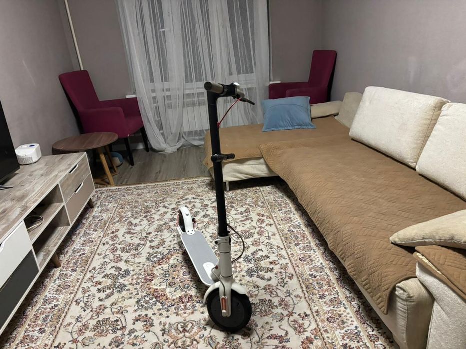 Xiaomi M365 — 250W, 31–32 км/ч, отличное состояние обмен присуствует