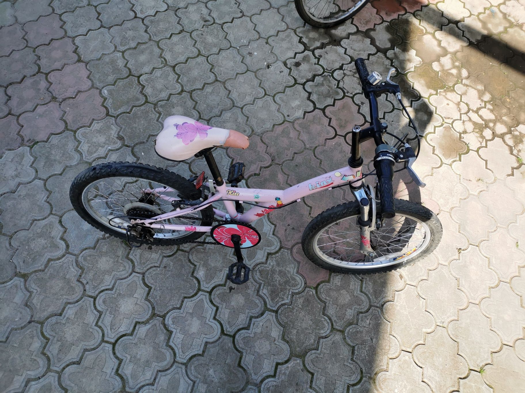 Bicicleta copii  cu roti pe 20'  pentru fetite. Bicicleta dama cu roti