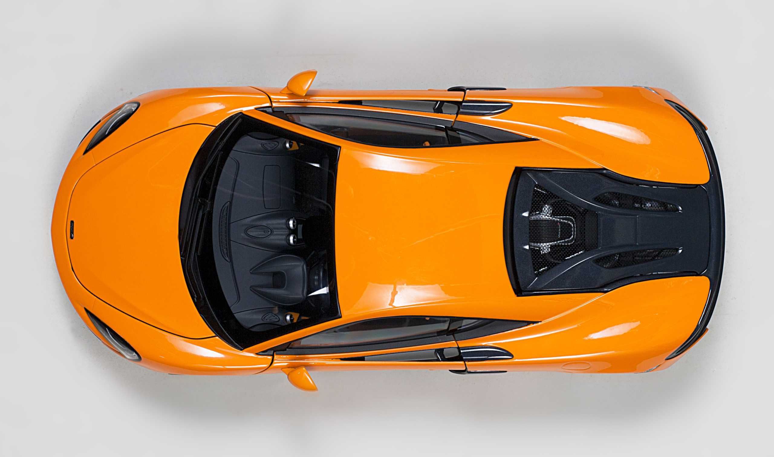 McLaren 570S Orange- 1:18 AUTOart