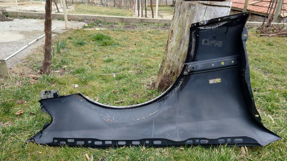 Продавам преден ляв калник за мерцедес w202