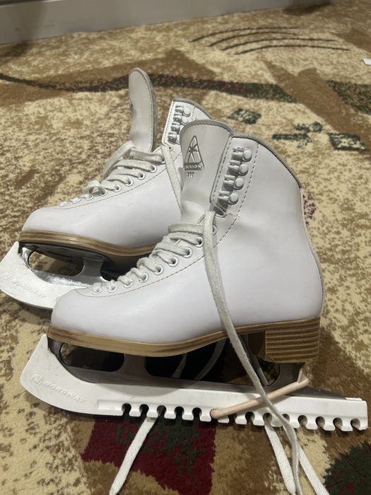 Продам, коньки женские