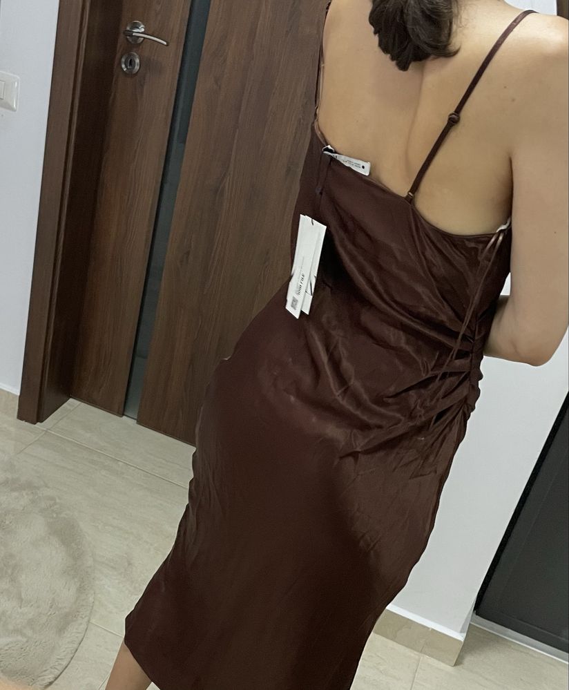 Rochie NOUA midi ZARA mocha mousse maro M satinata cu spatele gol