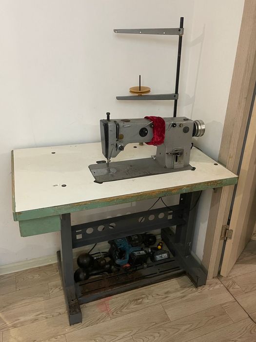 Продам швейную машинку