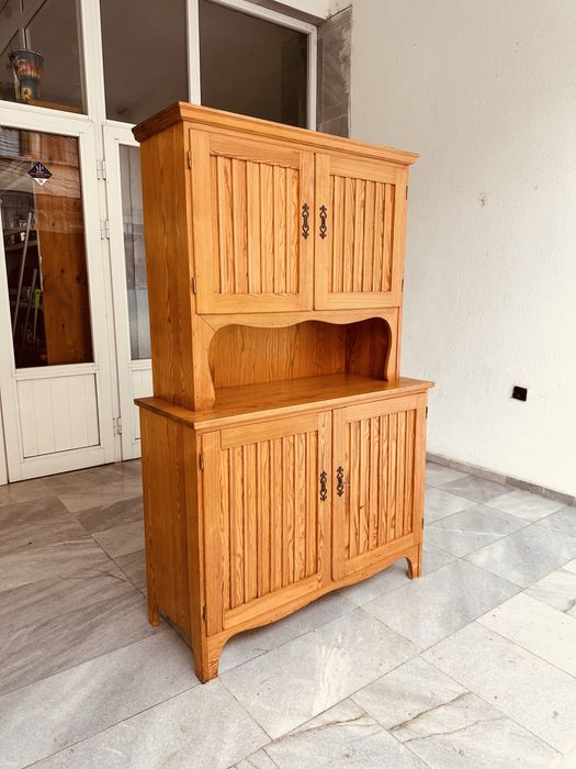 Масивен дървен бюфет / шкаф в рустик стил – отлично състояние