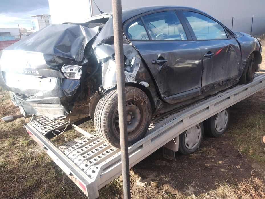 Рено Флуенс-Меган на части