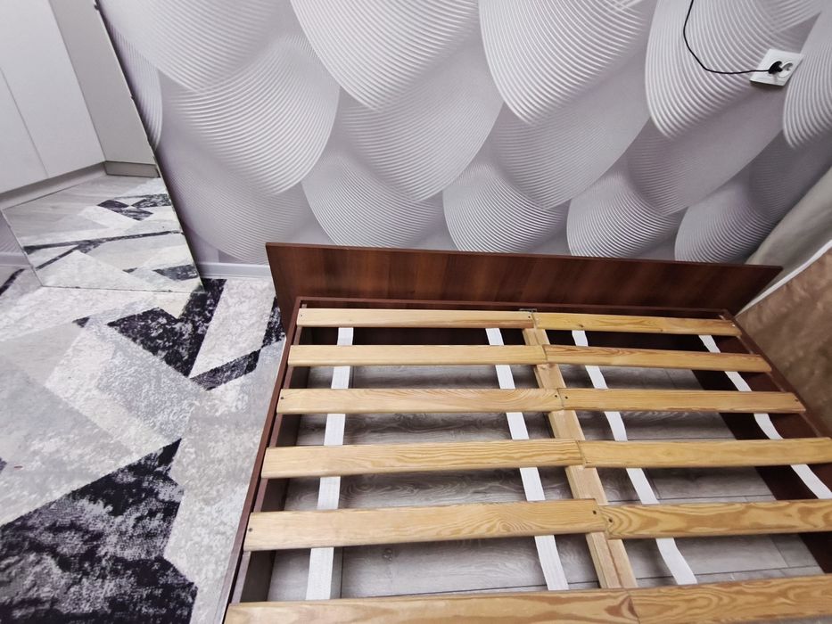 Продаю кровать без матраса