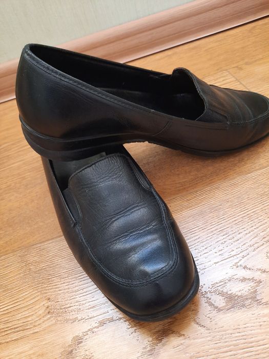 Туфли женские,чёрные  размер 39 .на широкую ногу. Из натуральной кожи.