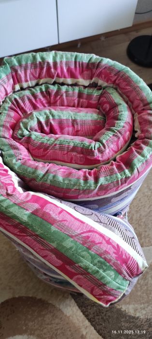 Матрас ватный . В отличном состоянии.