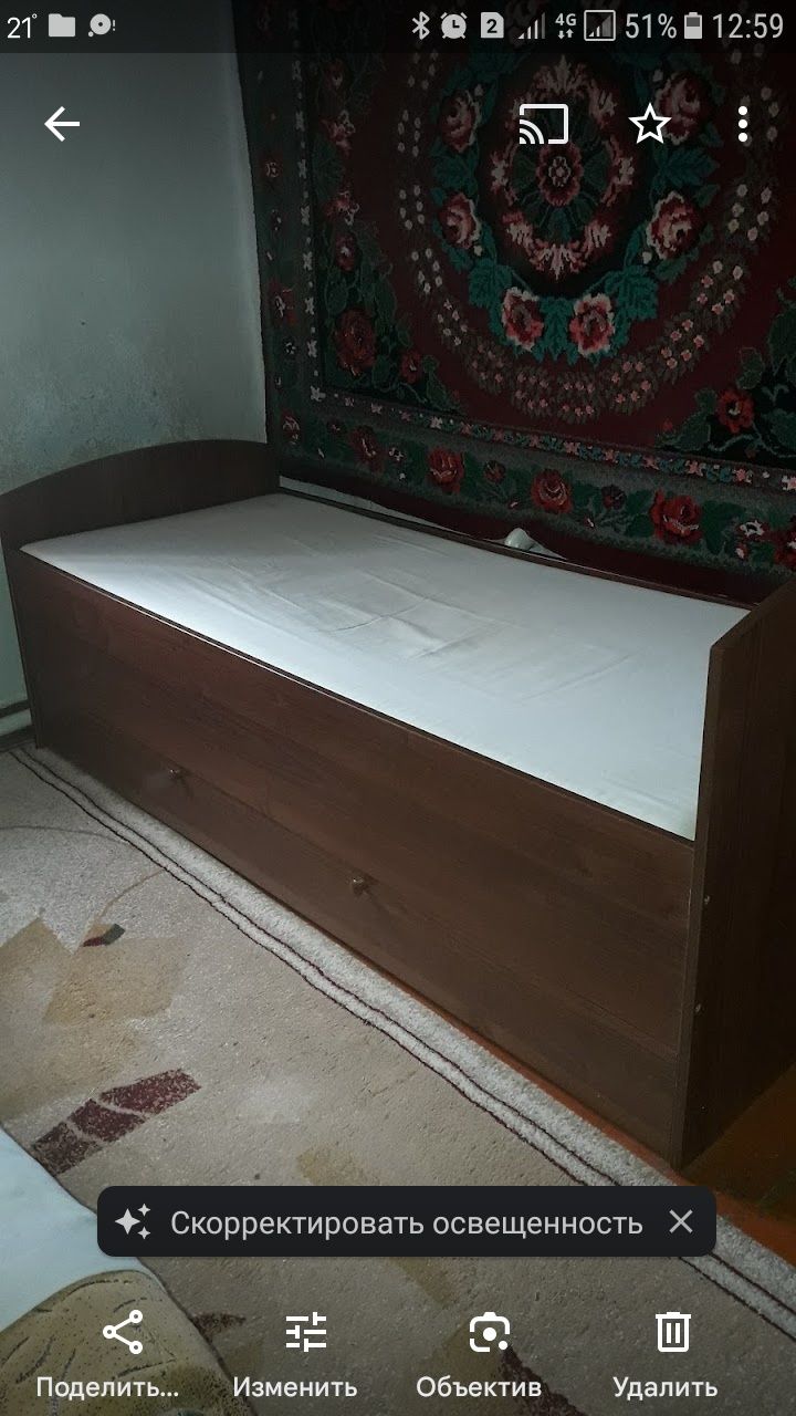 Кровать , с выдвижным ящиком для белья снизу